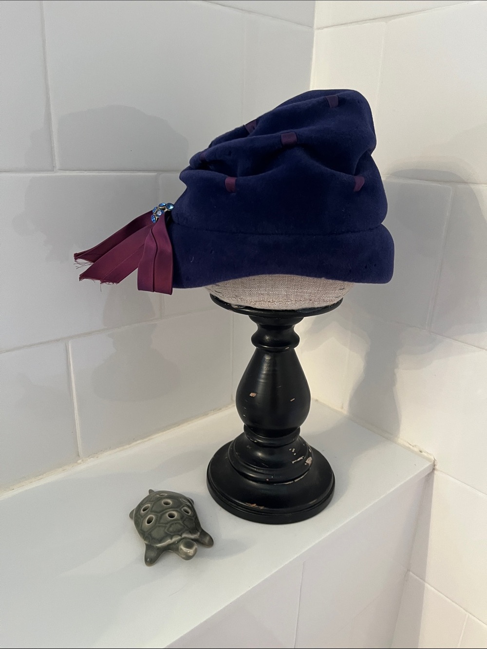1950s velvet and ribbon hat